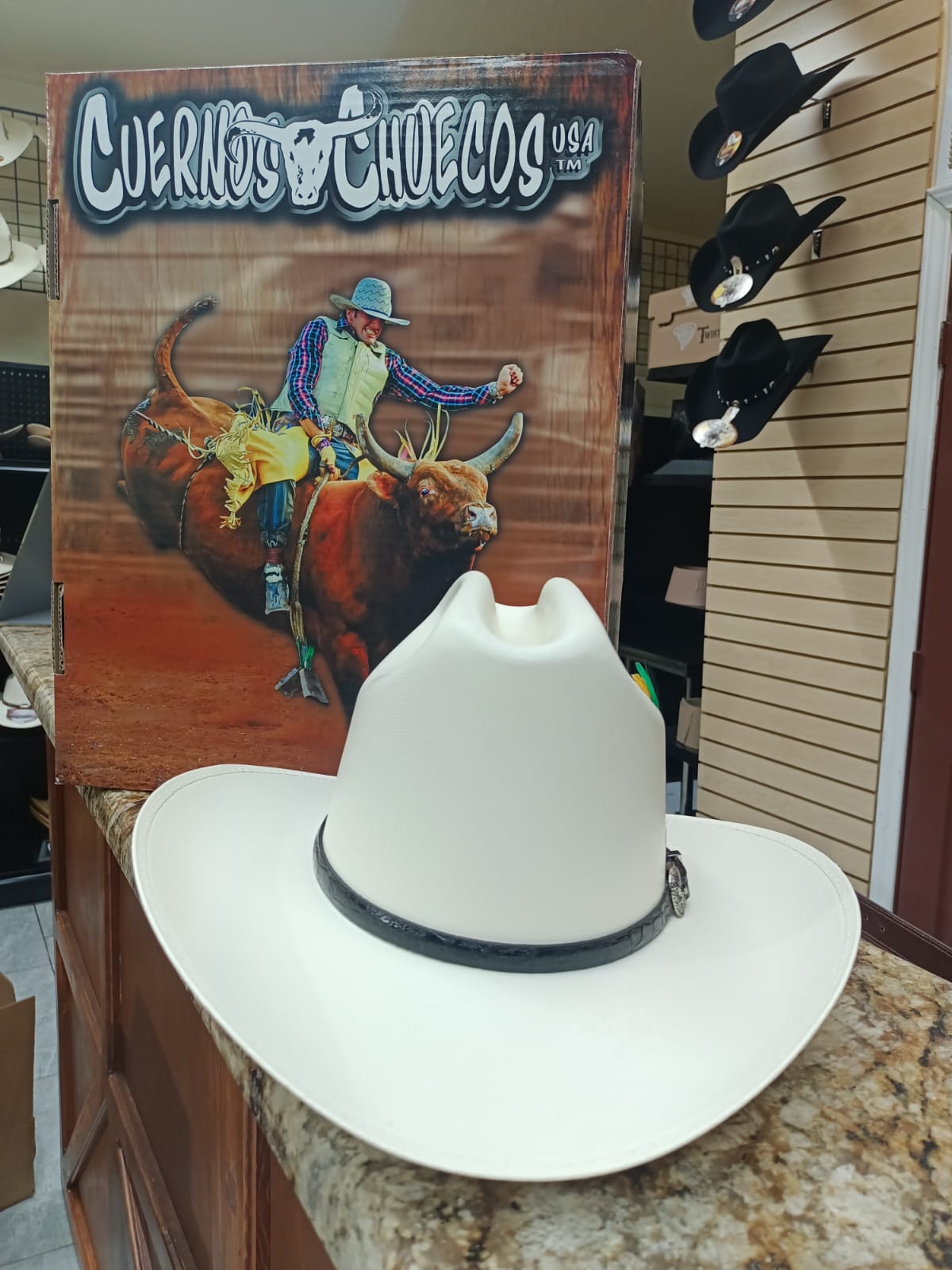 Cuernos Chuecos 5000X Johnson La Virgen Telar Hat