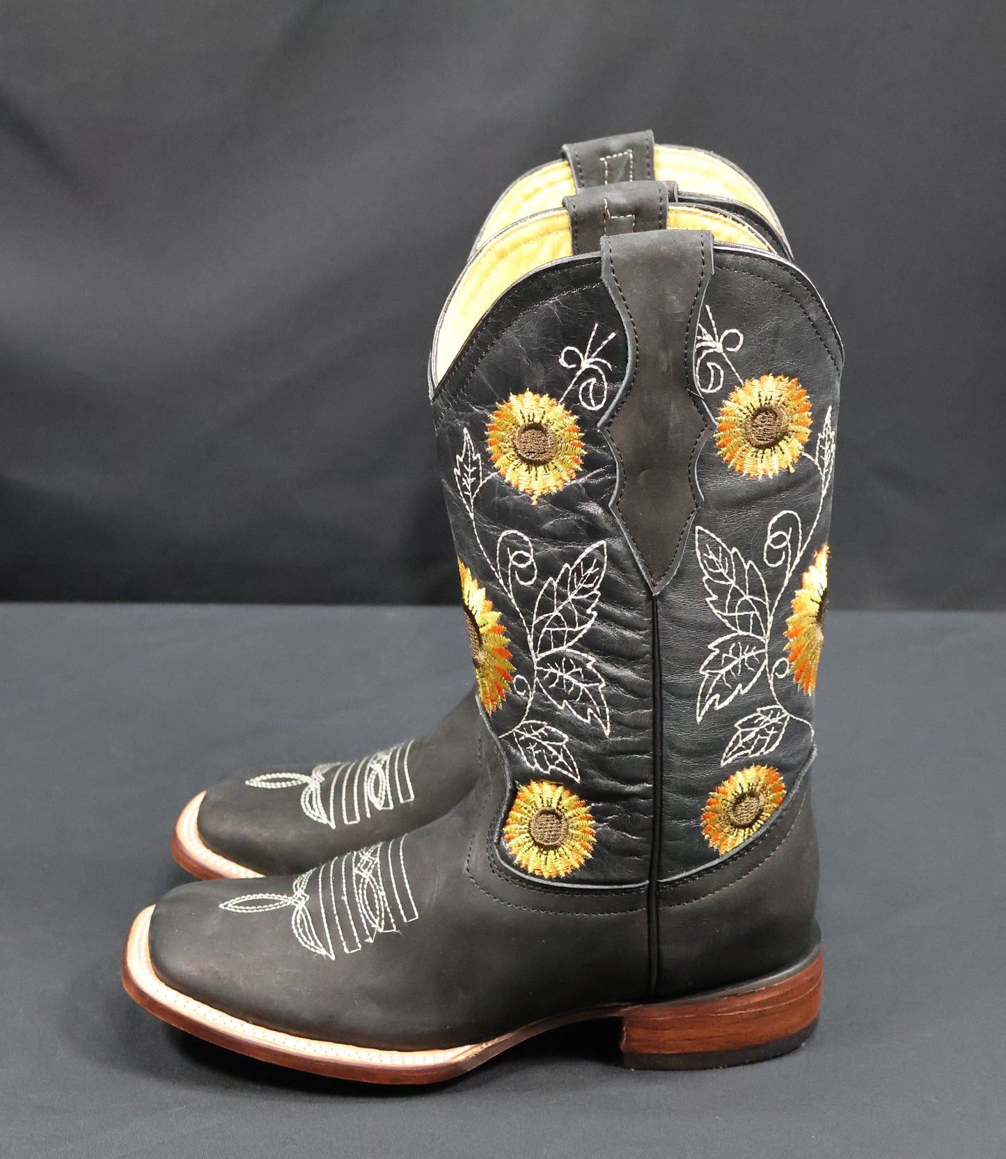 Cowboy City Womans Boots Sunflowers Black No Buck