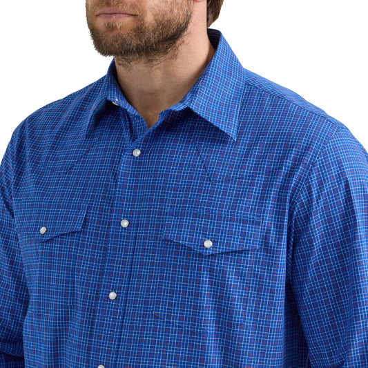 Men's Wrinkle Resist Classic Fit Long Sleeve Shirt in Bluet 112351595